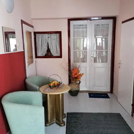 Roza Vendegszoba Habitación en casa particular Keszthely