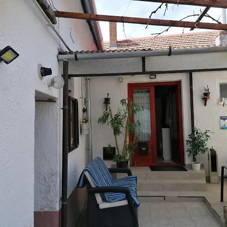 Ubytování v soukromí Roza Vendegszoba *