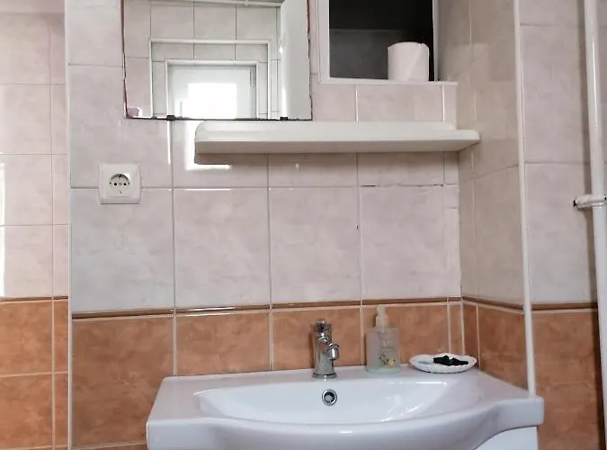 Δωμάτια σε οικογενειακή κατοικία Roza Vendegszoba *